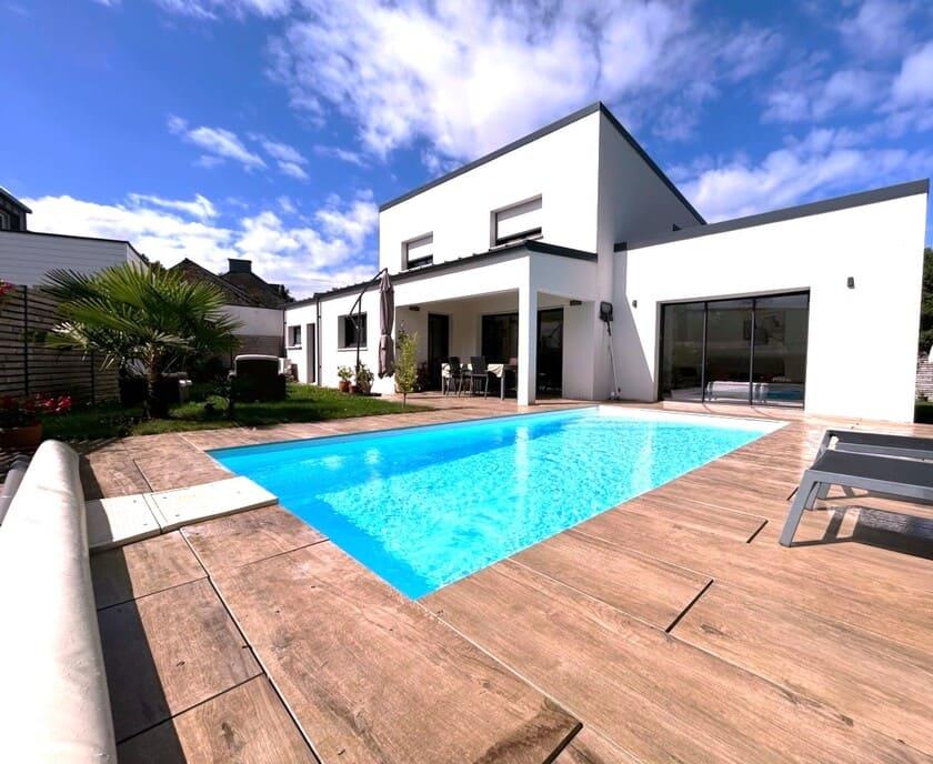 Maison contemporaine avec piscine saint avé